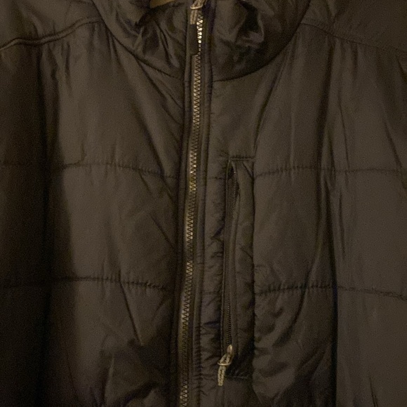 Black puffer jacket, zip front, multi pockets, 2XL. Super warm and lightweight. - Picture 2 of 7